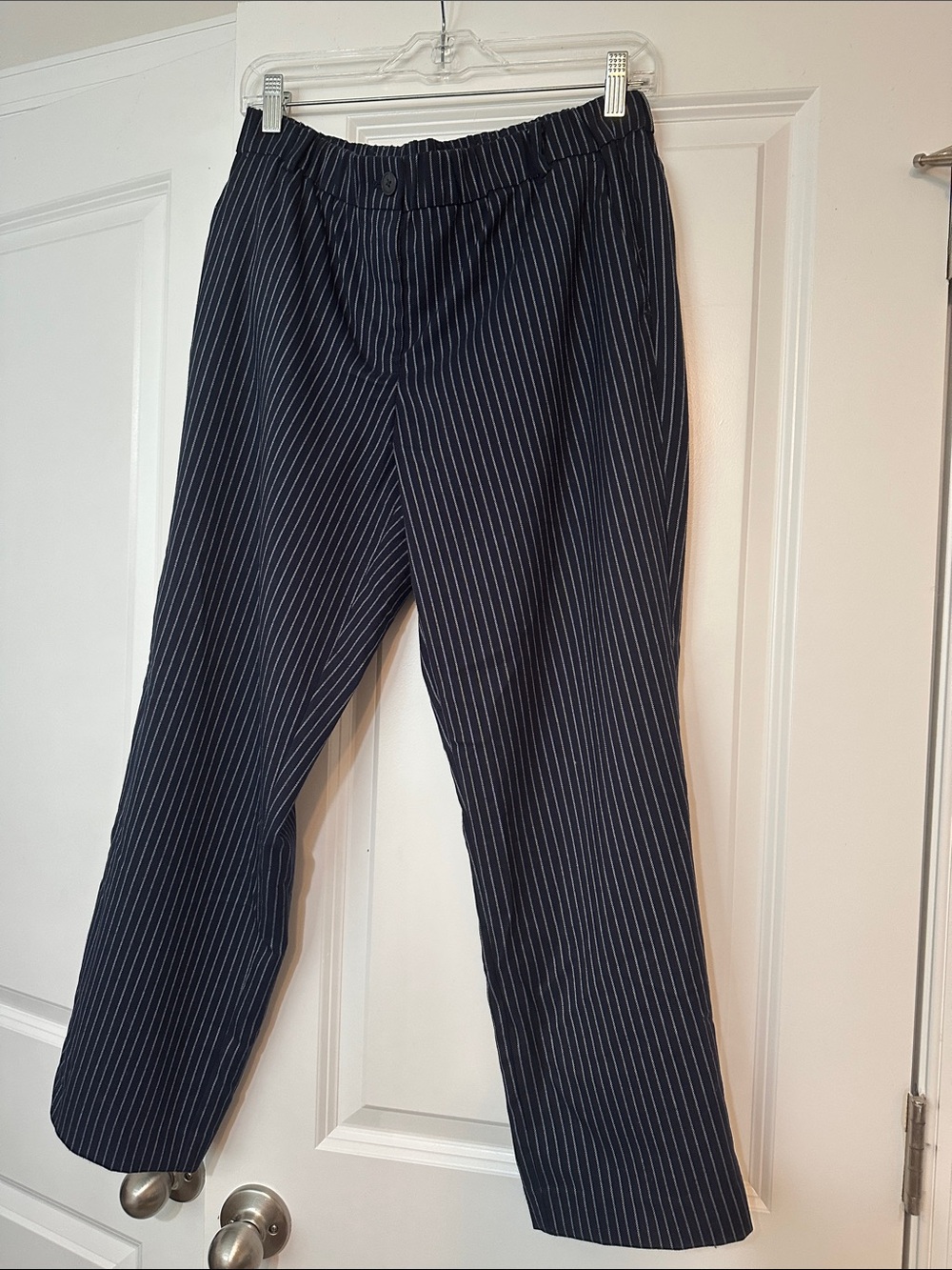 Sz 8 Loft navy pinstripe trouser pants featuring high-waisted elasticized design